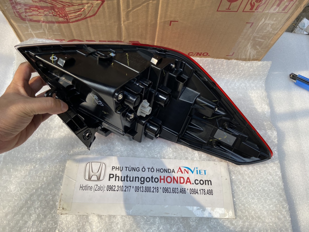 Đèn hậu miếng ngoài trên hông xe Honda CIVIC 2022